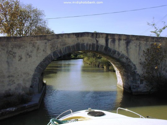 Midi Canal ― Architecture
