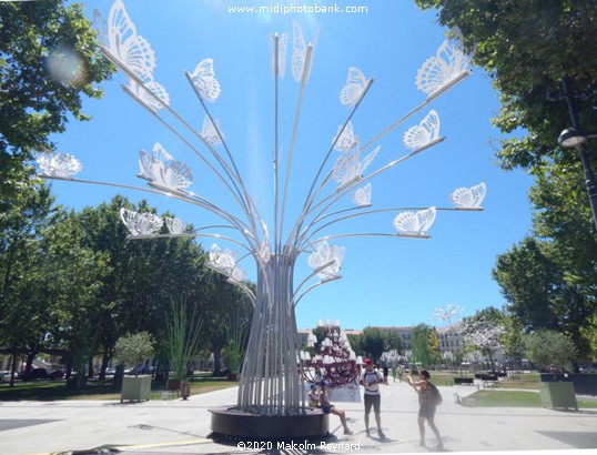 Béziers' "Summer Decoraitions" ..........