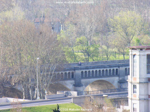 Canal du Midi - the Canal Aquaduct crossing the River Orb in Béziers