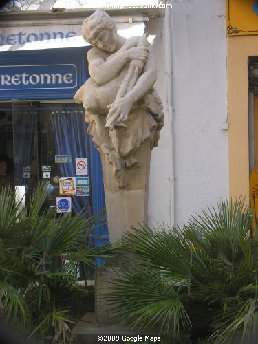 "The Place of Good Friends" - Place des Bon Amis - Béziers