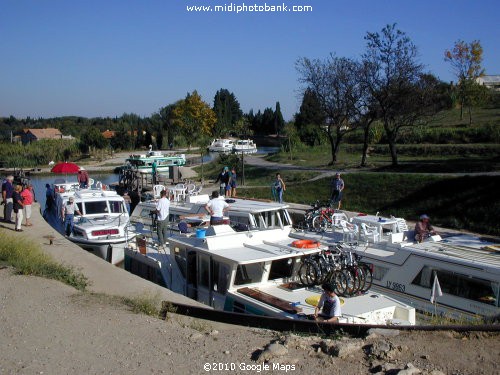 Rush hour on the Midi Canal